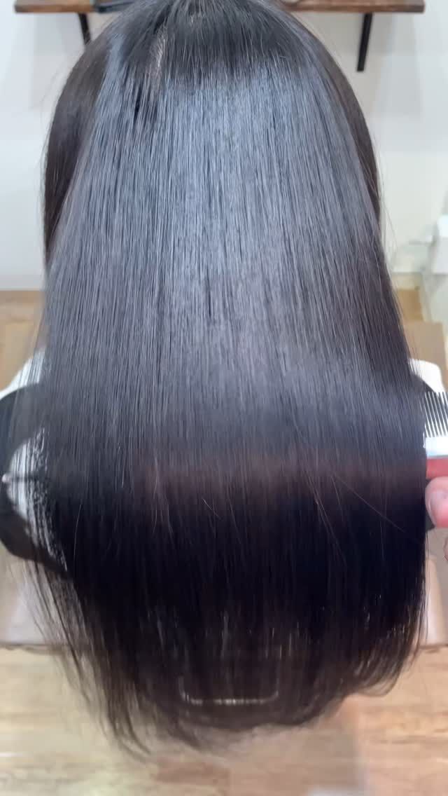 髪を大事にしている方におすすめのサロン。
過度なダメージを嫌い、出来る限りダメージ少なくご希望に合うように提案させていただきます。
メリット、デメリットがありますので、カウンセリングでしっかりとお伝えさせて頂きます。

《高濃度水素トリートメント×TOKIOトリートメント》

簡単に書くと以下のような効果になります。

・髪のクセが伸びまとまりが良くなる（癖が強い場合は伸びない）
・髪の毛にハリコシが出る(細毛、エイジング毛)
・髪がしなやかになる(太毛、硬毛)
・トップがふんわりする
・ツヤが凄い出る
・熱に強い髪になる(コテやアイロンでダメージしづらい)
・ブリーチ毛でも効果を実感できる　　
・回数を重ねれば重ねるほど、仕上がりと持ちが良くなる

※酸熱トリートメントではありません。
※くせ毛がストレートになるわけではありません。

デメリットがほぼないことが最大のポイントです。

通常のトリートメントよりも持ちがよく
１度の施術で実感しやすく
酸熱トリートメントのように臭わなく
酸熱トリートメントのように失敗するとチリチリになったりもなく
カラーとの相性も良い

デメリットは
・時間が少しかかる
・原価が高い

という点のみです。

やればやるほどきれいな髪の毛になります。

~本気のケアで貴女らしさを~
完全マンツーマン×プライベートサロン Liss 恵比寿
・
・
Liss(リス)は髪を綺麗にしたい女性のためのサロンです。
しっかりと安心してお任せ頂けるよう
マンツーマンでの施術であなたの髪を綺麗に致します。
・
・
Lissはアシスタントは採用せず、スタイリストのみのサロンとなり、担当者が入れ替わることはありません。
・
・
しっかりとお客様一人一人と向き合い、お悩みやご要望を聞かせていただいています。
・
業界最高級の薬剤を使用して、髪へのダメージを大幅に軽減しています。
・
・
ブリーチを使用することは少なく、美髪になるためのサロンとなります。
・
・
ご予約はトップページから可能です。
・
・
【営業時間】
平日・土曜11:00〜21:00
日曜・祝日11:00〜20:00
・
・
【アクセス】
恵比寿駅徒歩3分
HPに画像付きでサロンまでの歩き方があります。