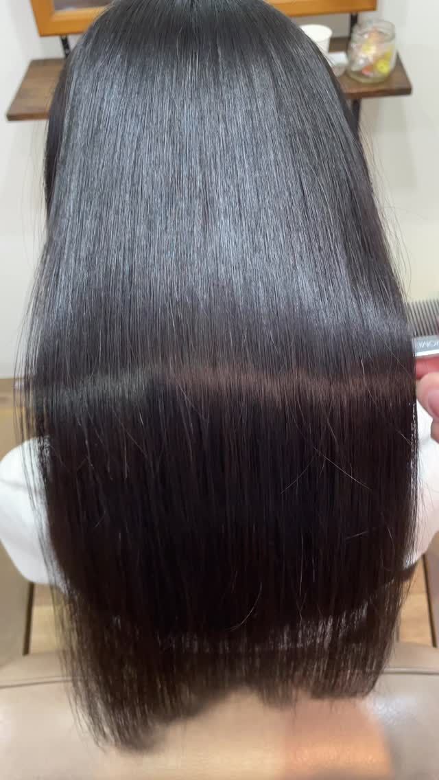 あなたの髪とあなたのライフスタイルに合わせた美髪へ。
綺麗な髪に必ずします。
ただし、1回の施術で100%は難しいです。
髪の履歴などがありますので。
ですが、通って頂くことで必ず綺麗になります。

《高濃度水素トリートメント×TOKIOトリートメント》

簡単に書くと以下のような効果になります。

・髪のクセが伸びまとまりが良くなる（癖が強い場合は伸びない）
・髪の毛にハリコシが出る(細毛、エイジング毛)
・髪がしなやかになる(太毛、硬毛)
・トップがふんわりする
・ツヤが凄い出る
・熱に強い髪になる(コテやアイロンでダメージしづらい)
・ブリーチ毛でも効果を実感できる　　
・回数を重ねれば重ねるほど、仕上がりと持ちが良くなる

※酸熱トリートメントではありません。
※くせ毛がストレートになるわけではありません。

デメリットがほぼないことが最大のポイントです。

通常のトリートメントよりも持ちがよく
１度の施術で実感しやすく
酸熱トリートメントのように臭わなく
酸熱トリートメントのように失敗するとチリチリになったりもなく
カラーとの相性も良い

デメリットは
・時間が少しかかる
・原価が高い

という点のみです。

やればやるほどきれいな髪の毛になります。

~本気のケアで貴女らしさを~
完全マンツーマン×プライベートサロン Liss 恵比寿
・
・
Liss(リス)は髪を綺麗にしたい女性のためのサロンです。
しっかりと安心してお任せ頂けるよう
マンツーマンでの施術であなたの髪を綺麗に致します。
・
・
Lissはアシスタントは採用せず、スタイリストのみのサロンとなり、担当者が入れ替わることはありません。
・
・
しっかりとお客様一人一人と向き合い、お悩みやご要望を聞かせていただいています。
・
業界最高級の薬剤を使用して、髪へのダメージを大幅に軽減しています。
・
・
ブリーチを使用することは少なく、美髪になるためのサロンとなります。
・
・
ご予約はトップページから可能です。
・
・
【営業時間】
平日・土曜11:00〜21:00
日曜・祝日11:00〜20:00
・
・
【アクセス】
恵比寿駅徒歩3分
HPに画像付きでサロンまでの歩き方があります。

 #縮毛矯正東京 #ロング #ヘアー #縮毛矯正 #トリートメント #水素トリートメント #髪 #キューティクル #ダメージケア #髪質改善 #美髪 #美容好きな人と繋がりたい #ストレートヘア #ストレートパーマ #くせ毛 #ナチュラルストレート #ストレート #ヘアトリートメント #イルミナ #TOKIOトリートメント #ダメージレス #髪質変化 #アディクシー #アディクシーカラー #ブリーチなし #Liss恵比寿 #リス恵比寿 #恵比寿美容室 #広尾
