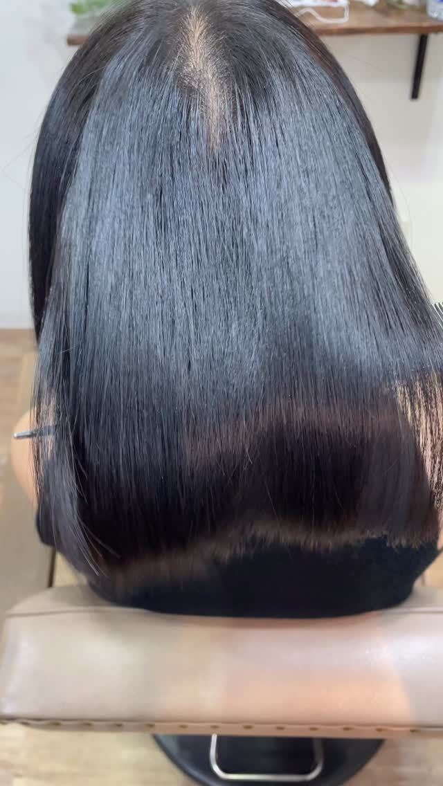 美髪になりたい方へ。
適切で必要な施術をして、ご自宅でケアをすれば誰でも綺麗な髪の毛を維持することが可能です。
必要以上にダメージさせない。
ヘアケアをする。
などなど。
必ず綺麗になります。

《高濃度水素トリートメント×TOKIOトリートメント》

簡単に書くと以下のような効果になります。

・髪のクセが伸びまとまりが良くなる（癖が強い場合は伸びない）
・髪の毛にハリコシが出る(細毛、エイジング毛)
・髪がしなやかになる(太毛、硬毛)
・トップがふんわりする
・ツヤが凄い出る
・熱に強い髪になる(コテやアイロンでダメージしづらい)
・ブリーチ毛でも効果を実感できる　　
・回数を重ねれば重ねるほど、仕上がりと持ちが良くなる

※酸熱トリートメントではありません。
※くせ毛がストレートになるわけではありません。

デメリットがほぼないことが最大のポイントです。

通常のトリートメントよりも持ちがよく
１度の施術で実感しやすく
酸熱トリートメントのように臭わなく
酸熱トリートメントのように失敗するとチリチリになったりもなく
カラーとの相性も良い

デメリットは
・時間が少しかかる
・原価が高い

という点のみです。

やればやるほどきれいな髪の毛になります。

~本気のケアで貴女らしさを~
完全マンツーマン×プライベートサロン Liss 恵比寿
・
・
Liss(リス)は髪を綺麗にしたい女性のためのサロンです。
しっかりと安心してお任せ頂けるよう
マンツーマンでの施術であなたの髪を綺麗に致します。
・
・
Lissはアシスタントは採用せず、スタイリストのみのサロンとなり、担当者が入れ替わることはありません。
・
・
しっかりとお客様一人一人と向き合い、お悩みやご要望を聞かせていただいています。
・
業界最高級の薬剤を使用して、髪へのダメージを大幅に軽減しています。
・
・
ブリーチを使用することは少なく、美髪になるためのサロンとなります。
・
・
ご予約はトップページから可能です。
・
・
【営業時間】
平日・土曜11:00〜21:00
日曜・祝日11:00〜20:00
・
・
【アクセス】
恵比寿駅徒歩3分
HPに画像付きでサロンまでの歩き方があります。