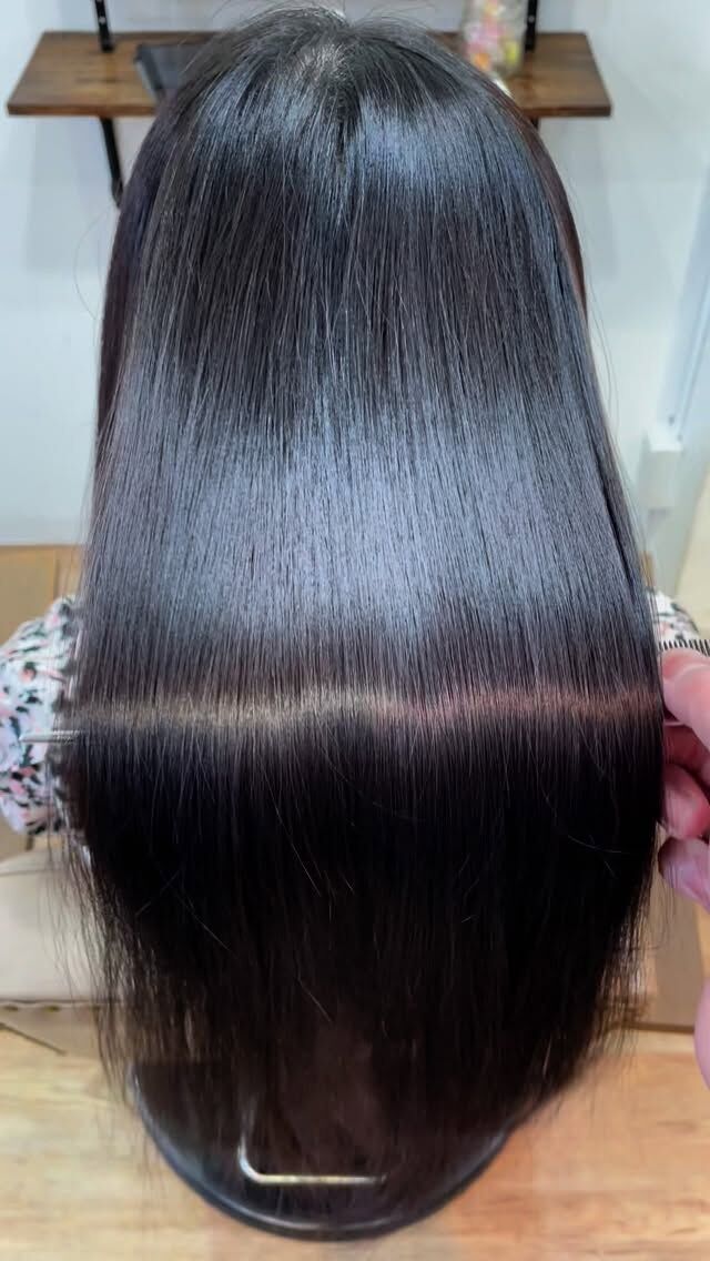 髪の悩み、お任せください。
あなたに最適な施術をお伝えします。
場合により時間はかかるかもしれませんが、必ず綺麗になります。
美髪はお任せください。

《高濃度水素トリートメント×TOKIOトリートメント》

簡単に書くと以下のような効果になります。

・髪のクセが伸びまとまりが良くなる（癖が強い場合は伸びない）
・髪の毛にハリコシが出る(細毛、エイジング毛)
・髪がしなやかになる(太毛、硬毛)
・トップがふんわりする
・ツヤが凄い出る
・熱に強い髪になる(コテやアイロンでダメージしづらい)
・ブリーチ毛でも効果を実感できる　　
・回数を重ねれば重ねるほど、仕上がりと持ちが良くなる

※酸熱トリートメントではありません。
※くせ毛がストレートになるわけではありません。

デメリットがほぼないことが最大のポイントです。

通常のトリートメントよりも持ちがよく
１度の施術で実感しやすく
酸熱トリートメントのように臭わなく
酸熱トリートメントのように失敗するとチリチリになったりもなく
カラーとの相性も良い

デメリットは
・時間が少しかかる
・原価が高い

という点のみです。

やればやるほどきれいな髪の毛になります。

~本気のケアで貴女らしさを~
完全マンツーマン×プライベートサロン Liss 恵比寿
・
・
Liss(リス)は髪を綺麗にしたい女性のためのサロンです。
しっかりと安心してお任せ頂けるよう
マンツーマンでの施術であなたの髪を綺麗に致します。
・
・
Lissはアシスタントは採用せず、スタイリストのみのサロンとなり、担当者が入れ替わることはありません。
・
・
しっかりとお客様一人一人と向き合い、お悩みやご要望を聞かせていただいています。
・
業界最高級の薬剤を使用して、髪へのダメージを大幅に軽減しています。
・
・
ブリーチを使用することは少なく、美髪になるためのサロンとなります。
・
・
ご予約はトップページから可能です。
・
・
【営業時間】
平日・土曜11:00〜21:00
日曜・祝日11:00〜20:00
・
・
【アクセス】
恵比寿駅徒歩3分
HPに画像付きでサロンまでの歩き方があります。

 #縮毛矯正東京 #ロング #ヘアー #縮毛矯正 #トリートメント #水素トリートメント #髪 #キューティクル #ダメージケア #髪質改善 #美髪 #美容好きな人と繋がりたい #ストレートヘア #ストレートパーマ #くせ毛 #ナチュラルストレート #ストレート #ヘアトリートメント #イルミナ #TOKIOトリートメント #ダメージレス #髪質変化 #アディクシー #アディクシーカラー #ブリーチなし #Liss恵比寿 #リス恵比寿 #恵比寿美容室 #広尾