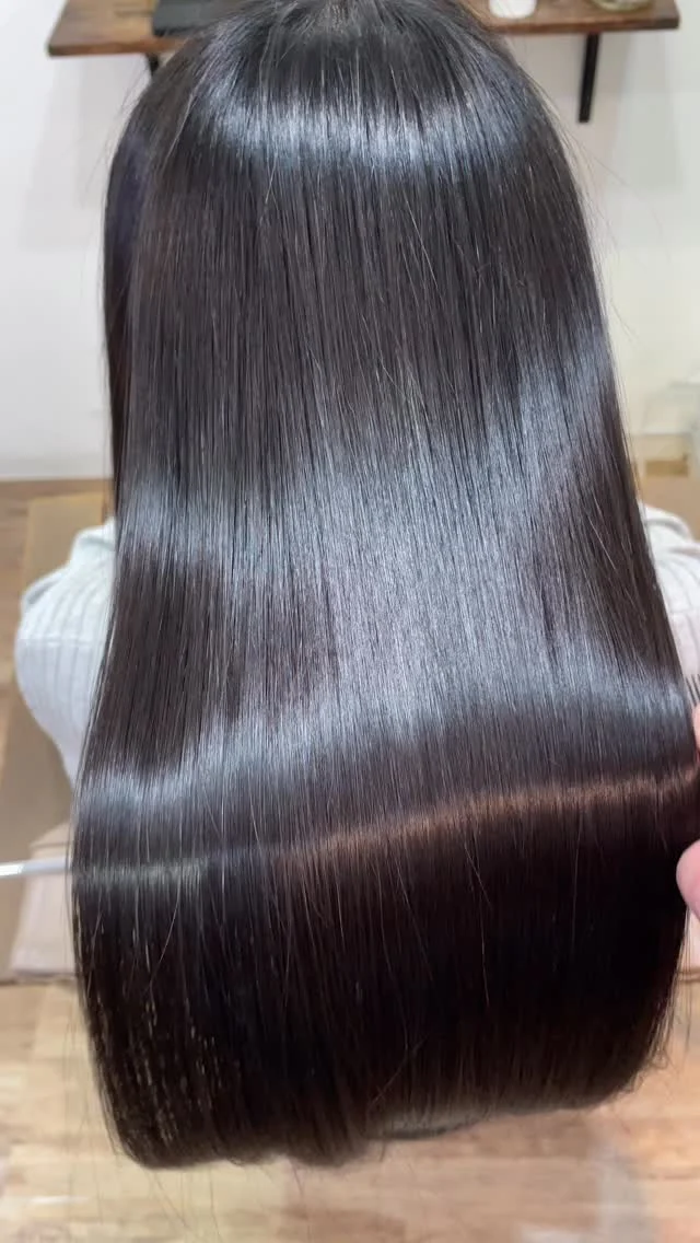 諦めていた髪も、最適な施術をして、時間をかければ綺麗になります。
どうなりたいのか、何ができるのか、でカウンセリングで話し合って決めていきましょう。
全てのお客様に綺麗な髪と笑顔をお届けできるように。

《高濃度水素トリートメント×TOKIOトリートメント》

簡単に書くと以下のような効果になります。

・髪のクセが伸びまとまりが良くなる（癖が強い場合は伸びない）
・髪の毛にハリコシが出る(細毛、エイジング毛)
・髪がしなやかになる(太毛、硬毛)
・トップがふんわりする
・ツヤが凄い出る
・熱に強い髪になる(コテやアイロンでダメージしづらい)
・ブリーチ毛でも効果を実感できる　　
・回数を重ねれば重ねるほど、仕上がりと持ちが良くなる

※酸熱トリートメントではありません。
※くせ毛がストレートになるわけではありません。

デメリットがほぼないことが最大のポイントです。

通常のトリートメントよりも持ちがよく
１度の施術で実感しやすく
酸熱トリートメントのように臭わなく
酸熱トリートメントのように失敗するとチリチリになったりもなく
カラーとの相性も良い

デメリットは
・時間が少しかかる
・原価が高い

という点のみです。

やればやるほどきれいな髪の毛になります。

~本気のケアで貴女らしさを~
完全マンツーマン×プライベートサロン Liss 恵比寿
・
・
Liss(リス)は髪を綺麗にしたい女性のためのサロンです。
しっかりと安心してお任せ頂けるよう
マンツーマンでの施術であなたの髪を綺麗に致します。
・
・
Lissはアシスタントは採用せず、スタイリストのみのサロンとなり、担当者が入れ替わることはありません。
・
・
しっかりとお客様一人一人と向き合い、お悩みやご要望を聞かせていただいています。
・
業界最高級の薬剤を使用して、髪へのダメージを大幅に軽減しています。
・
・
ブリーチを使用することは少なく、美髪になるためのサロンとなります。
・
・
ご予約はトップページから可能です。
・
・
【営業時間】
平日・土曜11:00〜21:00
日曜・祝日11:00〜20:00
・
・
【アクセス】
恵比寿駅徒歩3分
HPに画像付きでサロンまでの歩き方があります。