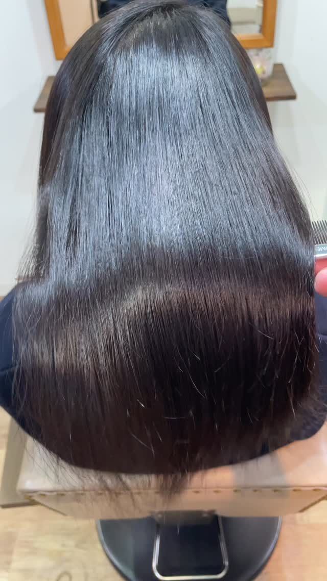 綺麗な髪にするには
・ダメージの少ない施術
・必要な施術
・必要な栄養
・ホームケア
・髪の扱い方
・カット
などがあります。
どんな方でも美髪は作れます。
ㅤㅤㅤㅤㅤㅤㅤㅤㅤㅤㅤㅤㅤㅤㅤㅤㅤㅤㅤㅤㅤㅤㅤㅤㅤㅤ

《高濃度水素トリートメント×TOKIOトリートメント》

簡単に書くと以下のような効果になります。

・髪のクセが伸びまとまりが良くなる（癖が強い場合は伸びない）
・髪の毛にハリコシが出る(細毛、エイジング毛)
・髪がしなやかになる(太毛、硬毛)
・トップがふんわりする
・ツヤが凄い出る
・熱に強い髪になる(コテやアイロンでダメージしづらい)
・ブリーチ毛でも効果を実感できる　　
・回数を重ねれば重ねるほど、仕上がりと持ちが良くなる

※酸熱トリートメントではありません。
※くせ毛がストレートになるわけではありません。

デメリットがほぼないことが最大のポイントです。

通常のトリートメントよりも持ちがよく
１度の施術で実感しやすく
酸熱トリートメントのように臭わなく
酸熱トリートメントのように失敗するとチリチリになったりもなく
カラーとの相性も良い

デメリットは
・時間が少しかかる
・原価が高い

という点のみです。

やればやるほどきれいな髪の毛になります。

~本気のケアで貴女らしさを~
完全マンツーマン×プライベートサロン Liss 恵比寿
・
・
Liss(リス)は髪を綺麗にしたい女性のためのサロンです。
しっかりと安心してお任せ頂けるよう
マンツーマンでの施術であなたの髪を綺麗に致します。
・
・
Lissはアシスタントは採用せず、スタイリストのみのサロンとなり、担当者が入れ替わることはありません。
・
・
しっかりとお客様一人一人と向き合い、お悩みやご要望を聞かせていただいています。
・
業界最高級の薬剤を使用して、髪へのダメージを大幅に軽減しています。
・
・
ブリーチを使用することは少なく、美髪になるためのサロンとなります。
・
・
ご予約はトップページから可能です。
・
・
【営業時間】
平日・土曜11:00〜21:00
日曜・祝日11:00〜20:00
・
・
【アクセス】
恵比寿駅徒歩3分
HPに画像付きでサロンまでの歩き方があります。