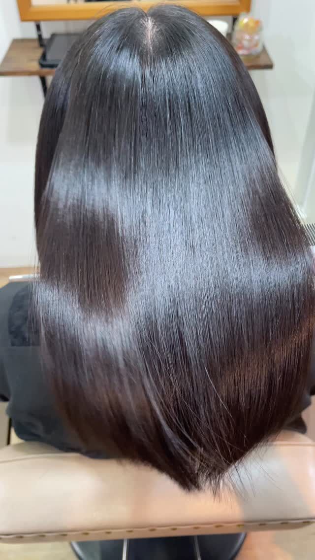 ご来店頂くお客様全員に感動していただけるようがんばります。
満足を超えて感動へ。
しっかりとあなたのお悩みに向き合います。
美髪にしたい方はお待ちしております。

《高濃度水素トリートメント×TOKIOトリートメント》

簡単に書くと以下のような効果になります。

・髪のクセが伸びまとまりが良くなる（癖が強い場合は伸びない）
・髪の毛にハリコシが出る(細毛、エイジング毛)
・髪がしなやかになる(太毛、硬毛)
・トップがふんわりする
・ツヤが凄い出る
・熱に強い髪になる(コテやアイロンでダメージしづらい)
・ブリーチ毛でも効果を実感できる　　
・回数を重ねれば重ねるほど、仕上がりと持ちが良くなる

※酸熱トリートメントではありません。
※くせ毛がストレートになるわけではありません。

デメリットがほぼないことが最大のポイントです。

通常のトリートメントよりも持ちがよく
１度の施術で実感しやすく
酸熱トリートメントのように臭わなく
酸熱トリートメントのように失敗するとチリチリになったりもなく
カラーとの相性も良い

デメリットは
・時間が少しかかる
・原価が高い

という点のみです。

やればやるほどきれいな髪の毛になります。

~本気のケアで貴女らしさを~
完全マンツーマン×プライベートサロン Liss 恵比寿
・
・
Liss(リス)は髪を綺麗にしたい女性のためのサロンです。
しっかりと安心してお任せ頂けるよう
マンツーマンでの施術であなたの髪を綺麗に致します。
・
・
Lissはアシスタントは採用せず、スタイリストのみのサロンとなり、担当者が入れ替わることはありません。
・
・
しっかりとお客様一人一人と向き合い、お悩みやご要望を聞かせていただいています。
・
業界最高級の薬剤を使用して、髪へのダメージを大幅に軽減しています。
・
・
ブリーチを使用することは少なく、美髪になるためのサロンとなります。
・
・
ご予約はトップページから可能です。
・
・
【営業時間】
平日・土曜11:00〜21:00
日曜・祝日11:00〜20:00
・
・
【アクセス】
恵比寿駅徒歩3分
HPに画像付きでサロンまでの歩き方があります。