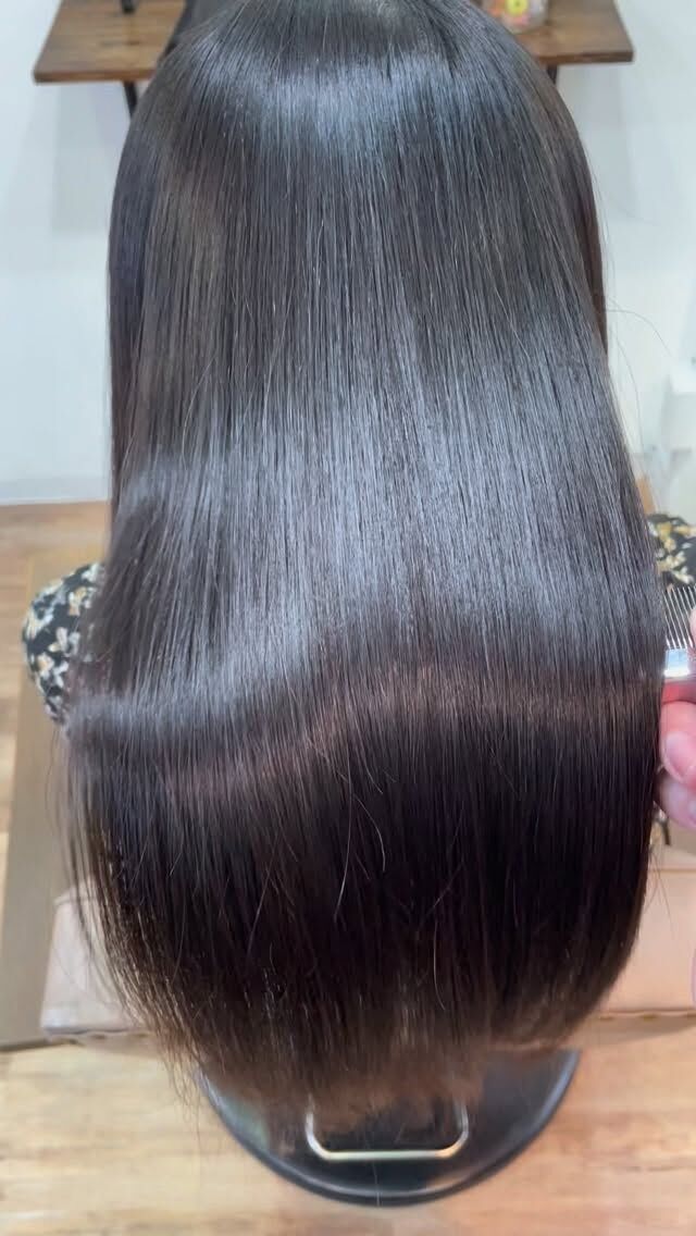 綺麗な髪にするには
・ダメージの少ない施術
・必要な施術
・必要な栄養
・ホームケア
・髪の扱い方
・カット
などがあります。
どんな方でも美髪は作れます。
ㅤㅤㅤㅤㅤㅤㅤㅤㅤㅤㅤㅤㅤㅤㅤㅤㅤㅤㅤㅤㅤㅤㅤㅤㅤㅤ

《高濃度水素トリートメント×TOKIOトリートメント》

簡単に書くと以下のような効果になります。

・髪のクセが伸びまとまりが良くなる（癖が強い場合は伸びない）
・髪の毛にハリコシが出る(細毛、エイジング毛)
・髪がしなやかになる(太毛、硬毛)
・トップがふんわりする
・ツヤが凄い出る
・熱に強い髪になる(コテやアイロンでダメージしづらい)
・ブリーチ毛でも効果を実感できる　　
・回数を重ねれば重ねるほど、仕上がりと持ちが良くなる

※酸熱トリートメントではありません。
※くせ毛がストレートになるわけではありません。

デメリットがほぼないことが最大のポイントです。

通常のトリートメントよりも持ちがよく
１度の施術で実感しやすく
酸熱トリートメントのように臭わなく
酸熱トリートメントのように失敗するとチリチリになったりもなく
カラーとの相性も良い

デメリットは
・時間が少しかかる
・原価が高い

という点のみです。

やればやるほどきれいな髪の毛になります。

~本気のケアで貴女らしさを~
完全マンツーマン×プライベートサロン Liss 恵比寿
・
・
Liss(リス)は髪を綺麗にしたい女性のためのサロンです。
しっかりと安心してお任せ頂けるよう
マンツーマンでの施術であなたの髪を綺麗に致します。
・
・
Lissはアシスタントは採用せず、スタイリストのみのサロンとなり、担当者が入れ替わることはありません。
・
・
しっかりとお客様一人一人と向き合い、お悩みやご要望を聞かせていただいています。
・
業界最高級の薬剤を使用して、髪へのダメージを大幅に軽減しています。
・
・
ブリーチを使用することは少なく、美髪になるためのサロンとなります。
・
・
ご予約はトップページから可能です。
・
・
【営業時間】
平日・土曜11:00〜21:00
日曜・祝日11:00〜20:00
・
・
【アクセス】
恵比寿駅徒歩3分
HPに画像付きでサロンまでの歩き方があります。