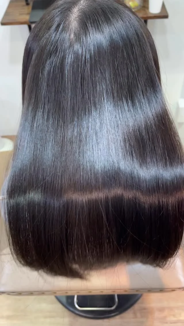 ブリーチ毛でくせ毛以外の方でしたら美髪は簡単に作れます。
ただし、髪の履歴やダメージによっては数年かかりますが、圧倒的に綺麗にすること可能です。
綺麗な髪にしたい方はぜひお待ちしております。

ㅤㅤㅤㅤㅤㅤㅤㅤㅤㅤㅤㅤㅤㅤㅤㅤㅤㅤㅤㅤㅤㅤㅤㅤㅤㅤ

《高濃度水素トリートメント×TOKIOトリートメント》

簡単に書くと以下のような効果になります。

・髪のクセが伸びまとまりが良くなる（癖が強い場合は伸びない）
・髪の毛にハリコシが出る(細毛、エイジング毛)
・髪がしなやかになる(太毛、硬毛)
・トップがふんわりする
・ツヤが凄い出る
・熱に強い髪になる(コテやアイロンでダメージしづらい)
・ブリーチ毛でも効果を実感できる　　
・回数を重ねれば重ねるほど、仕上がりと持ちが良くなる

※酸熱トリートメントではありません。
※くせ毛がストレートになるわけではありません。

デメリットがほぼないことが最大のポイントです。

通常のトリートメントよりも持ちがよく
１度の施術で実感しやすく
酸熱トリートメントのように臭わなく
酸熱トリートメントのように失敗するとチリチリになったりもなく
カラーとの相性も良い

デメリットは
・時間が少しかかる
・原価が高い

という点のみです。

やればやるほどきれいな髪の毛になります。

~本気のケアで貴女らしさを~
完全マンツーマン×プライベートサロン Liss 恵比寿
・
・
Liss(リス)は髪を綺麗にしたい女性のためのサロンです。
しっかりと安心してお任せ頂けるよう
マンツーマンでの施術であなたの髪を綺麗に致します。
・
・
Lissはアシスタントは採用せず、スタイリストのみのサロンとなり、担当者が入れ替わることはありません。
・
・
しっかりとお客様一人一人と向き合い、お悩みやご要望を聞かせていただいています。
・
業界最高級の薬剤を使用して、髪へのダメージを大幅に軽減しています。
・
・
ブリーチを使用することは少なく、美髪になるためのサロンとなります。
・
・
ご予約はトップページから可能です。
・
・
【営業時間】
平日・土曜11:00〜21:00
日曜・祝日11:00〜20:00
・
・
【アクセス】
恵比寿駅徒歩3分
HPに画像付きでサロンまでの歩き方があります。