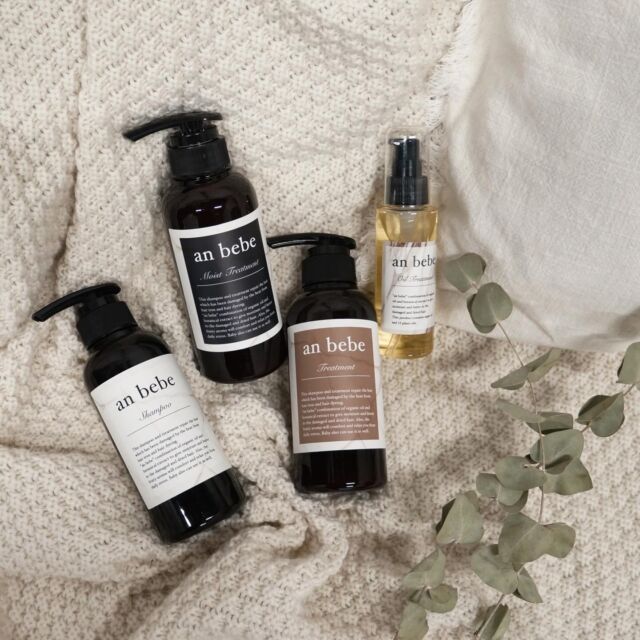 驚きは 数日後にやってくる
ㅤㅤㅤㅤㅤㅤㅤㅤㅤㅤㅤㅤㅤ
@anbebe.tokyo

「お客様の髪を綺麗にしたい」
 
“anbebe”は
そんなヘアサロンの強い想いから
生まれたブランドです。
 
毎日、髪とかかわる私たちだからこそ
知っていることがあります。
 
それは 
毎日のヘアケアを司る
シャンプーとトリートメントを変えるだけで
髪は確実に美しくなること。
 
美容師としての知識と経験で
成分を厳選し
洗浄力・使用感・実感のすべてにおいて　
理想を追求した
ヘアケアシリーズが誕生。
 
さらに
香りにこだわり
心をときほぐすような
バスタイムをお届けします。
 
全てのお客様に「美しい髪」を
anbebeと共に
ㅤㅤㅤㅤㅤㅤㅤㅤㅤㅤㅤㅤㅤ

《シャンプー》
一瞬で心を奪われる、未体験の使いココチ。
泡立ちがよく、きしみを知らずの、みずみずしい仕上がりが秀逸。
使えば使うほど、髪が喜ぶ、自分史上最高の頼れるシャンプー。

《トリートメント》
キレイになれる、期待感を与えてくれるトリートメント。
なじみがよく、髪本来の美しさが蘇ります。
翌朝は、艶とまとまりが格段にアップ！

《モイストトリートメント》
厳選された天然由来成分のパワーをダイレクトに感じる逸品。
心に溶け込むような香りが上品な余韻を残します。
熱を味方につけ、揺らいだ髪に自信を！

《洗い流さないオイルトリートメント》
15種類の天然パワーが凝縮した一滴。
みずみずしく溶け込み、美しい質感を演出します。
艶もハリも手に入る、隙のないオイルトリートメント。

#シャンプー #トリートメント #集中ケア #美髪 #ノンシリコン ヘアケア アミノ酸シャンプー おこもり美容 おうち美容 ダメージケア 
はちみつ ツヤ髪 美容好きな人と繋がりたい コスメ好きな人と繋がりたい ご褒美コスメ サロンシャンプー 洗い流さないトリートメント 艶髪 女磨き アウトバストリートメント 
シャンプー難民 シャンプートリートメント ヘアケア用品 ヘアケア商品 トリートメントオイル コスメ きれいな髪 anbebe anbebeシャンプー anbebeトリートメント
