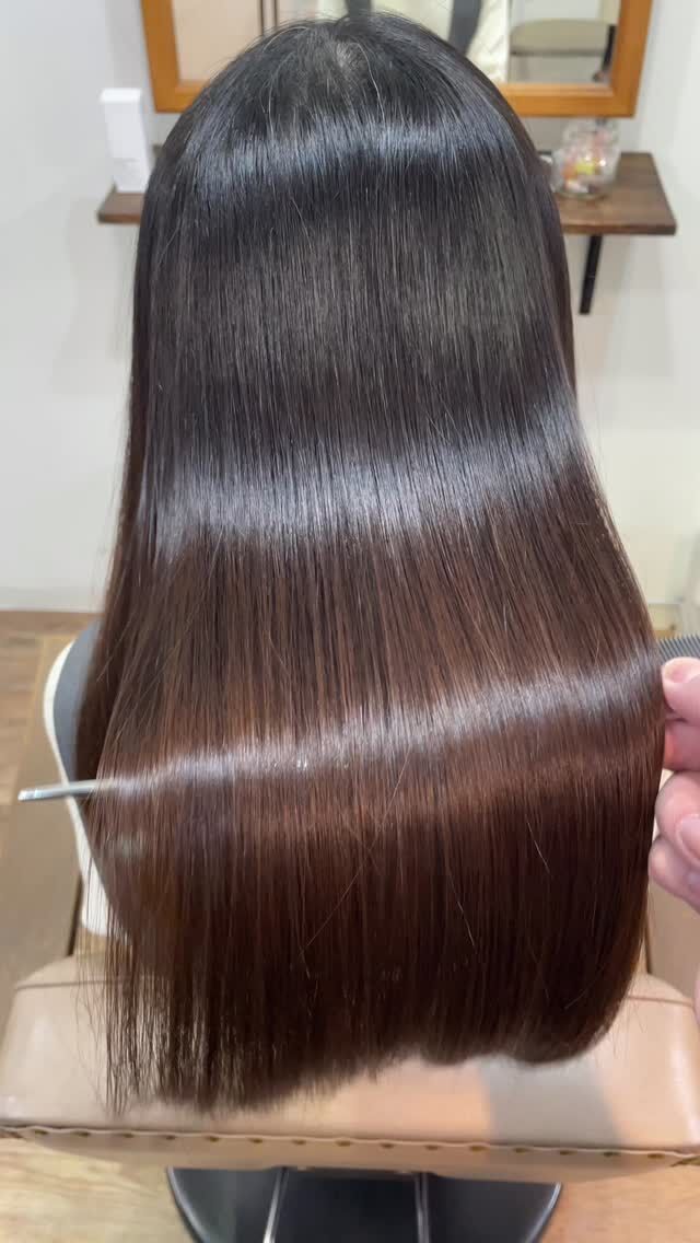 ご来店頂くお客様全員に感動していただけるようがんばります。
満足を超えて感動へ。
しっかりとあなたのお悩みに向き合います。
美髪にしたい方はお待ちしております。

《高濃度水素トリートメント×TOKIOトリートメント》

簡単に書くと以下のような効果になります。

・髪のクセが伸びまとまりが良くなる（癖が強い場合は伸びない）
・髪の毛にハリコシが出る(細毛、エイジング毛)
・髪がしなやかになる(太毛、硬毛)
・トップがふんわりする
・ツヤが凄い出る
・熱に強い髪になる(コテやアイロンでダメージしづらい)
・ブリーチ毛でも効果を実感できる　　
・回数を重ねれば重ねるほど、仕上がりと持ちが良くなる

※酸熱トリートメントではありません。
※くせ毛がストレートになるわけではありません。

デメリットがほぼないことが最大のポイントです。

通常のトリートメントよりも持ちがよく
１度の施術で実感しやすく
酸熱トリートメントのように臭わなく
酸熱トリートメントのように失敗するとチリチリになったりもなく
カラーとの相性も良い

デメリットは
・時間が少しかかる
・原価が高い

という点のみです。

やればやるほどきれいな髪の毛になります。

~本気のケアで貴女らしさを~
完全マンツーマン×プライベートサロン Liss 恵比寿
・
・
Liss(リス)は髪を綺麗にしたい女性のためのサロンです。
しっかりと安心してお任せ頂けるよう
マンツーマンでの施術であなたの髪を綺麗に致します。
・
・
Lissはアシスタントは採用せず、スタイリストのみのサロンとなり、担当者が入れ替わることはありません。
・
・
しっかりとお客様一人一人と向き合い、お悩みやご要望を聞かせていただいています。
・
業界最高級の薬剤を使用して、髪へのダメージを大幅に軽減しています。
・
・
ブリーチを使用することは少なく、美髪になるためのサロンとなります。
・
・
ご予約はトップページから可能です。
・
・
【営業時間】
平日・土曜11:00〜21:00
日曜・祝日11:00〜20:00
・
・
【アクセス】
恵比寿駅徒歩3分
HPに画像付きでサロンまでの歩き方があります。