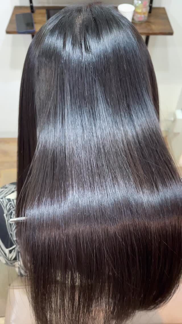 諦めていた髪も、最適な施術をして、時間をかければ綺麗になります。
どうなりたいのか、何ができるのか、でカウンセリングで話し合って決めていきましょう。
全てのお客様に綺麗な髪と笑顔をお届けできるように。

《高濃度水素トリートメント×TOKIOトリートメント》

簡単に書くと以下のような効果になります。

・髪のクセが伸びまとまりが良くなる（癖が強い場合は伸びない）
・髪の毛にハリコシが出る(細毛、エイジング毛)
・髪がしなやかになる(太毛、硬毛)
・トップがふんわりする
・ツヤが凄い出る
・熱に強い髪になる(コテやアイロンでダメージしづらい)
・ブリーチ毛でも効果を実感できる　　
・回数を重ねれば重ねるほど、仕上がりと持ちが良くなる

※酸熱トリートメントではありません。
※くせ毛がストレートになるわけではありません。

デメリットがほぼないことが最大のポイントです。

通常のトリートメントよりも持ちがよく
１度の施術で実感しやすく
酸熱トリートメントのように臭わなく
酸熱トリートメントのように失敗するとチリチリになったりもなく
カラーとの相性も良い

デメリットは
・時間が少しかかる
・原価が高い

という点のみです。

やればやるほどきれいな髪の毛になります。

~本気のケアで貴女らしさを~
完全マンツーマン×プライベートサロン Liss 恵比寿
・
・
Liss(リス)は髪を綺麗にしたい女性のためのサロンです。
しっかりと安心してお任せ頂けるよう
マンツーマンでの施術であなたの髪を綺麗に致します。
・
・
Lissはアシスタントは採用せず、スタイリストのみのサロンとなり、担当者が入れ替わることはありません。
・
・
しっかりとお客様一人一人と向き合い、お悩みやご要望を聞かせていただいています。
・
業界最高級の薬剤を使用して、髪へのダメージを大幅に軽減しています。
・
・
ブリーチを使用することは少なく、美髪になるためのサロンとなります。
・
・
ご予約はトップページから可能です。
・
・
【営業時間】
平日・土曜11:00〜21:00
日曜・祝日11:00〜20:00
・
・
【アクセス】
恵比寿駅徒歩3分
HPに画像付きでサロンまでの歩き方があります。