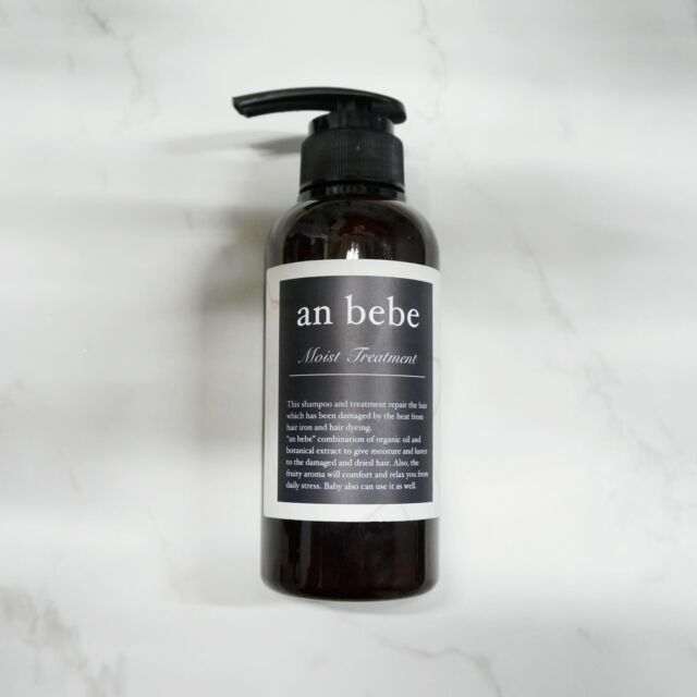 《驚きは数日後にやってくる》
ㅤㅤㅤㅤㅤㅤㅤㅤㅤㅤㅤㅤㅤ
@anbebe.tokyo

「お客様の髪を綺麗にしたい」
 
“anbebe”は
そんなヘアサロンの強い想いから
生まれたブランドです。
 
毎日、髪とかかわる私たちだからこそ
知っていることがあります。
 
それは 
毎日のヘアケアを司る
シャンプーとトリートメントを変えるだけで
髪は確実に美しくなること。
 
美容師としての知識と経験で
成分を厳選し
洗浄力・使用感・実感のすべてにおいて　
理想を追求した
ヘアケアシリーズが誕生。
 
さらに
香りにこだわり
心をときほぐすような
バスタイムをお届けします。
 
全てのお客様に「美しい髪」を
anbebeと共に
ㅤㅤㅤㅤㅤㅤㅤㅤㅤㅤㅤㅤㅤ

厳選された天然由来成分のパワーを
ダイレクトに感じる逸品。
心に溶け込むような香りが上品な余韻を残します。
熱を味方につけ、揺らいだ髪に自信を！
ㅤㅤㅤㅤㅤㅤㅤㅤㅤㅤㅤㅤㅤ

紫外線や繰り返すパーマ、ヘアカラーによるダメージや、年齢サインを感じ始めた髪に使っていただきたいトリートメント。
髪を守るために不可欠なシリコンには、揮発性、分解性に優れ、髪に残らない原料を採用。
毛髪のダメージ補修に優れた成分を贅沢に配合し、期待以上の手応えとなめらかな手触りを両立！
ハリツヤに満ちた、やわらかな髪へ。

#シャンプー #トリートメント #集中ケア #美髪 #ノンシリコン ヘアケア アミノ酸シャンプー おこもり美容 おうち美容 ダメージケア 
はちみつ ツヤ髪 美容好きな人と繋がりたい コスメ好きな人と繋がりたい ご褒美コスメ サロンシャンプー 洗い流さないトリートメント 艶髪 女磨き アウトバストリートメント 
シャンプー難民 シャンプートリートメント ヘアケア用品 ヘアケア商品 トリートメントオイル コスメ きれいな髪 anbebe anbebeシャンプー anbebeトリートメント