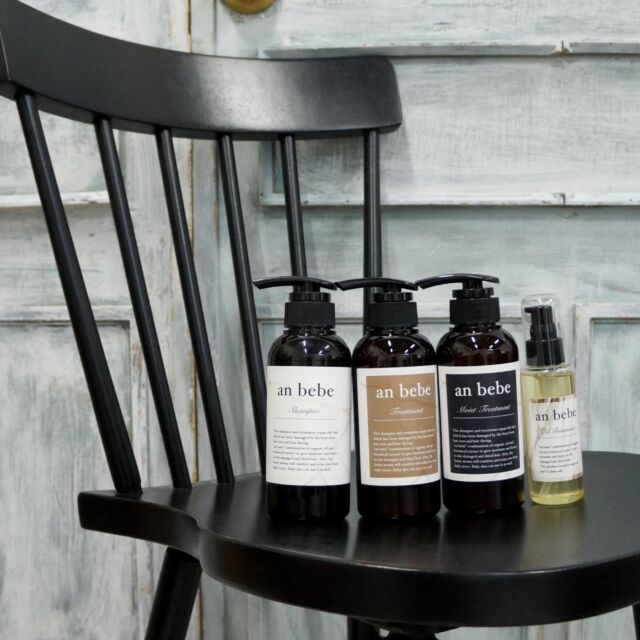 驚きは 数日後にやってくる
ㅤㅤㅤㅤㅤㅤㅤㅤㅤㅤㅤㅤㅤ
@anbebe.tokyo

「お客様の髪を綺麗にしたい」
 
“anbebe”は
そんなヘアサロンの強い想いから
生まれたブランドです。
 
毎日、髪とかかわる私たちだからこそ
知っていることがあります。
 
それは 
毎日のヘアケアを司る
シャンプーとトリートメントを変えるだけで
髪は確実に美しくなること。
 
美容師としての知識と経験で
成分を厳選し
洗浄力・使用感・実感のすべてにおいて　
理想を追求した
ヘアケアシリーズが誕生。
 
さらに
香りにこだわり
心をときほぐすような
バスタイムをお届けします。
 
全てのお客様に「美しい髪」を
anbebeと共に
ㅤㅤㅤㅤㅤㅤㅤㅤㅤㅤㅤㅤㅤ

《シャンプー》
一瞬で心を奪われる、未体験の使いココチ。
泡立ちがよく、きしみを知らずの、みずみずしい仕上がりが秀逸。
使えば使うほど、髪が喜ぶ、自分史上最高の頼れるシャンプー。

《トリートメント》
キレイになれる、期待感を与えてくれるトリートメント。
なじみがよく、髪本来の美しさが蘇ります。
翌朝は、艶とまとまりが格段にアップ！

《モイストトリートメント》
厳選された天然由来成分のパワーをダイレクトに感じる逸品。
心に溶け込むような香りが上品な余韻を残します。
熱を味方につけ、揺らいだ髪に自信を！

《洗い流さないオイルトリートメント》
15種類の天然パワーが凝縮した一滴。
みずみずしく溶け込み、美しい質感を演出します。
艶もハリも手に入る、隙のないオイルトリートメント。

#シャンプー #トリートメント #集中ケア #美髪 #ノンシリコン ヘアケア アミノ酸シャンプー おこもり美容 おうち美容 ダメージケア 
はちみつ ツヤ髪 美容好きな人と繋がりたい コスメ好きな人と繋がりたい ご褒美コスメ サロンシャンプー 洗い流さないトリートメント 艶髪 女磨き アウトバストリートメント 
シャンプー難民 シャンプートリートメント ヘアケア用品 ヘアケア商品 トリートメントオイル コスメ きれいな髪 anbebe anbebeシャンプー anbebeトリートメント