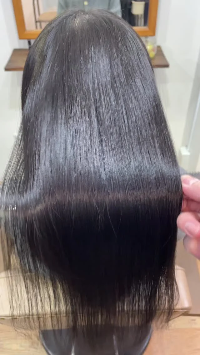 あなたの髪とあなたのライフスタイルに合わせた美髪へ。
綺麗な髪に必ずします。
ただし、1回の施術で100%は難しいです。
髪の履歴などがありますので。
ですが、通って頂くことで必ず綺麗になります。

《高濃度水素トリートメント×TOKIOトリートメント》

簡単に書くと以下のような効果になります。

・髪のクセが伸びまとまりが良くなる（癖が強い場合は伸びない）
・髪の毛にハリコシが出る(細毛、エイジング毛)
・髪がしなやかになる(太毛、硬毛)
・トップがふんわりする
・ツヤが凄い出る
・熱に強い髪になる(コテやアイロンでダメージしづらい)
・ブリーチ毛でも効果を実感できる　　
・回数を重ねれば重ねるほど、仕上がりと持ちが良くなる

※酸熱トリートメントではありません。
※くせ毛がストレートになるわけではありません。

デメリットがほぼないことが最大のポイントです。

通常のトリートメントよりも持ちがよく
１度の施術で実感しやすく
酸熱トリートメントのように臭わなく
酸熱トリートメントのように失敗するとチリチリになったりもなく
カラーとの相性も良い

デメリットは
・時間が少しかかる
・原価が高い

という点のみです。

やればやるほどきれいな髪の毛になります。

~本気のケアで貴女らしさを~
完全マンツーマン×プライベートサロン�Liss 恵比寿
・
・
Liss(リス)は髪を綺麗にしたい女性のためのサロンです。
しっかりと安心してお任せ頂けるよう
マンツーマンでの施術であなたの髪を綺麗に致します。
・
・
Lissはアシスタントは採用せず、スタイリストのみのサロンとなり、担当者が入れ替わることはありません。
・
・
しっかりとお客様一人一人と向き合い、お悩みやご要望を聞かせていただいています。
・
業界最高級の薬剤を使用して、髪へのダメージを大幅に軽減しています。
・
・
ブリーチを使用することは少なく、美髪になるためのサロンとなります。
・
・
ご予約はトップページから可能です。
・
・
【営業時間】
平日・土曜11:00〜21:00
日曜・祝日11:00〜20:00
・
・
【アクセス】
恵比寿駅徒歩3分
HPに画像付きでサロンまでの歩き方があります。
