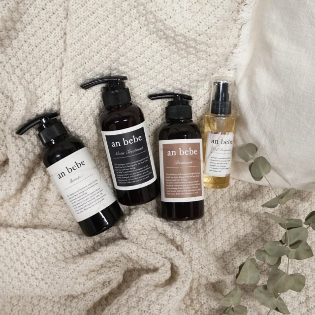 驚きは 数日後にやってくる
ㅤㅤㅤㅤㅤㅤㅤㅤㅤㅤㅤㅤㅤ
@anbebe.tokyo

「お客様の髪を綺麗にしたい」
 
“anbebe”は
そんなヘアサロンの強い想いから
生まれたブランドです。
 
毎日、髪とかかわる私たちだからこそ
知っていることがあります。
 
それは 
毎日のヘアケアを司る
シャンプーとトリートメントを変えるだけで
髪は確実に美しくなること。
 
美容師としての知識と経験で
成分を厳選し
洗浄力・使用感・実感のすべてにおいて　
理想を追求した
ヘアケアシリーズが誕生。
 
さらに
香りにこだわり
心をときほぐすような
バスタイムをお届けします。
 
全てのお客様に「美しい髪」を
anbebeと共に
ㅤㅤㅤㅤㅤㅤㅤㅤㅤㅤㅤㅤㅤ

《シャンプー》
一瞬で心を奪われる、未体験の使いココチ。
泡立ちがよく、きしみを知らずの、みずみずしい仕上がりが秀逸。
使えば使うほど、髪が喜ぶ、自分史上最高の頼れるシャンプー。

《トリートメント》
キレイになれる、期待感を与えてくれるトリートメント。
なじみがよく、髪本来の美しさが蘇ります。
翌朝は、艶とまとまりが格段にアップ！

《モイストトリートメント》
厳選された天然由来成分のパワーをダイレクトに感じる逸品。
心に溶け込むような香りが上品な余韻を残します。
熱を味方につけ、揺らいだ髪に自信を！

《洗い流さないオイルトリートメント》
15種類の天然パワーが凝縮した一滴。
みずみずしく溶け込み、美しい質感を演出します。
艶もハリも手に入る、隙のないオイルトリートメント。

#シャンプー #トリートメント #集中ケア #美髪 #ノンシリコン ヘアケア アミノ酸シャンプー おこもり美容 おうち美容 ダメージケア 
はちみつ ツヤ髪 美容好きな人と繋がりたい コスメ好きな人と繋がりたい ご褒美コスメ サロンシャンプー 洗い流さないトリートメント 艶髪 女磨き アウトバストリートメント 
シャンプー難民 シャンプートリートメント ヘアケア用品 ヘアケア商品 トリートメントオイル コスメ きれいな髪 anbebe anbebeシャンプー anbebeトリートメント