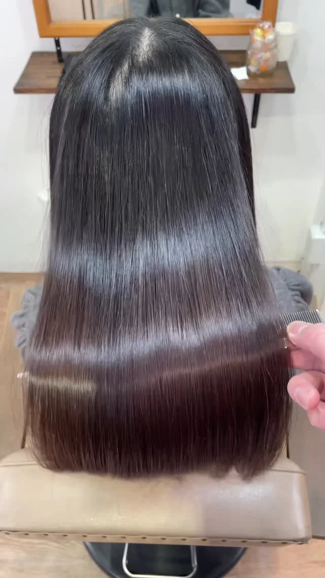 髪を大事にしている方におすすめのサロン。
過度なダメージを嫌い、出来る限りダメージ少なくご希望に合うように提案させていただきます。
メリット、デメリットがありますので、カウンセリングでしっかりとお伝えさせて頂きます。

《高濃度水素トリートメント×TOKIOトリートメント》

簡単に書くと以下のような効果になります。

・髪のクセが伸びまとまりが良くなる（癖が強い場合は伸びない）
・髪の毛にハリコシが出る(細毛、エイジング毛)
・髪がしなやかになる(太毛、硬毛)
・トップがふんわりする
・ツヤが凄い出る
・熱に強い髪になる(コテやアイロンでダメージしづらい)
・ブリーチ毛でも効果を実感できる　　
・回数を重ねれば重ねるほど、仕上がりと持ちが良くなる

※酸熱トリートメントではありません。
※くせ毛がストレートになるわけではありません。

デメリットがほぼないことが最大のポイントです。

通常のトリートメントよりも持ちがよく
１度の施術で実感しやすく
酸熱トリートメントのように臭わなく
酸熱トリートメントのように失敗するとチリチリになったりもなく
カラーとの相性も良い

デメリットは
・時間が少しかかる
・原価が高い

という点のみです。

やればやるほどきれいな髪の毛になります。

~本気のケアで貴女らしさを~
完全マンツーマン×プライベートサロン�Liss 恵比寿
・
・
Liss(リス)は髪を綺麗にしたい女性のためのサロンです。
しっかりと安心してお任せ頂けるよう
マンツーマンでの施術であなたの髪を綺麗に致します。
・
・
Lissはアシスタントは採用せず、スタイリストのみのサロンとなり、担当者が入れ替わることはありません。
・
・
しっかりとお客様一人一人と向き合い、お悩みやご要望を聞かせていただいています。
・
業界最高級の薬剤を使用して、髪へのダメージを大幅に軽減しています。
・
・
ブリーチを使用することは少なく、美髪になるためのサロンとなります。
・
・
ご予約はトップページから可能です。
・
・
【営業時間】
平日・土曜11:00〜21:00
日曜・祝日11:00〜20:00
・
・
【アクセス】
恵比寿駅徒歩3分
HPに画像付きでサロンまでの歩き方があります。