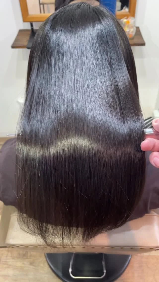 綺麗な髪にするには
・ダメージの少ない施術
・必要な施術
・必要な栄養
・ホームケア
・髪の扱い方
・カット
などがあります。
どんな方でも美髪は作れます。
ㅤㅤㅤㅤㅤㅤㅤㅤㅤㅤㅤㅤㅤㅤㅤㅤㅤㅤㅤㅤㅤㅤㅤㅤㅤㅤ

《高濃度水素トリートメント×TOKIOトリートメント》

簡単に書くと以下のような効果になります。

・髪のクセが伸びまとまりが良くなる（癖が強い場合は伸びない）
・髪の毛にハリコシが出る(細毛、エイジング毛)
・髪がしなやかになる(太毛、硬毛)
・トップがふんわりする
・ツヤが凄い出る
・熱に強い髪になる(コテやアイロンでダメージしづらい)
・ブリーチ毛でも効果を実感できる　　
・回数を重ねれば重ねるほど、仕上がりと持ちが良くなる

※酸熱トリートメントではありません。
※くせ毛がストレートになるわけではありません。

デメリットがほぼないことが最大のポイントです。

通常のトリートメントよりも持ちがよく
１度の施術で実感しやすく
酸熱トリートメントのように臭わなく
酸熱トリートメントのように失敗するとチリチリになったりもなく
カラーとの相性も良い

デメリットは
・時間が少しかかる
・原価が高い

という点のみです。

やればやるほどきれいな髪の毛になります。

~本気のケアで貴女らしさを~
完全マンツーマン×プライベートサロン�Liss 恵比寿
・
・
Liss(リス)は髪を綺麗にしたい女性のためのサロンです。
しっかりと安心してお任せ頂けるよう
マンツーマンでの施術であなたの髪を綺麗に致します。
・
・
Lissはアシスタントは採用せず、スタイリストのみのサロンとなり、担当者が入れ替わることはありません。
・
・
しっかりとお客様一人一人と向き合い、お悩みやご要望を聞かせていただいています。
・
業界最高級の薬剤を使用して、髪へのダメージを大幅に軽減しています。
・
・
ブリーチを使用することは少なく、美髪になるためのサロンとなります。
・
・
ご予約はトップページから可能です。
・
・
【営業時間】
平日・土曜11:00〜21:00
日曜・祝日11:00〜20:00
・
・
【アクセス】
恵比寿駅徒歩3分
HPに画像付きでサロンまでの歩き方があります。