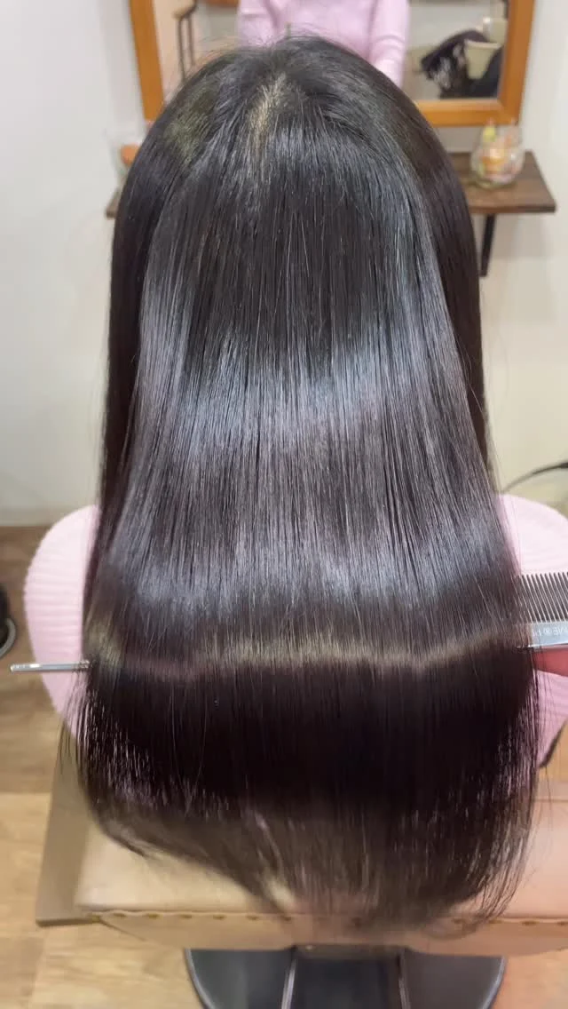 諦めていた髪も、最適な施術をして、時間をかければ綺麗になります。
どうなりたいのか、何ができるのか、でカウンセリングで話し合って決めていきましょう。
全てのお客様に綺麗な髪と笑顔をお届けできるように。

《高濃度水素トリートメント×TOKIOトリートメント》

簡単に書くと以下のような効果になります。

・髪のクセが伸びまとまりが良くなる（癖が強い場合は伸びない）
・髪の毛にハリコシが出る(細毛、エイジング毛)
・髪がしなやかになる(太毛、硬毛)
・トップがふんわりする
・ツヤが凄い出る
・熱に強い髪になる(コテやアイロンでダメージしづらい)
・ブリーチ毛でも効果を実感できる　　
・回数を重ねれば重ねるほど、仕上がりと持ちが良くなる

※酸熱トリートメントではありません。
※くせ毛がストレートになるわけではありません。

デメリットがほぼないことが最大のポイントです。

通常のトリートメントよりも持ちがよく
１度の施術で実感しやすく
酸熱トリートメントのように臭わなく
酸熱トリートメントのように失敗するとチリチリになったりもなく
カラーとの相性も良い

デメリットは
・時間が少しかかる
・原価が高い

という点のみです。

やればやるほどきれいな髪の毛になります。

~本気のケアで貴女らしさを~
完全マンツーマン×プライベートサロン�Liss 恵比寿
・
・
Liss(リス)は髪を綺麗にしたい女性のためのサロンです。
しっかりと安心してお任せ頂けるよう
マンツーマンでの施術であなたの髪を綺麗に致します。
・
・
Lissはアシスタントは採用せず、スタイリストのみのサロンとなり、担当者が入れ替わることはありません。
・
・
しっかりとお客様一人一人と向き合い、お悩みやご要望を聞かせていただいています。
・
業界最高級の薬剤を使用して、髪へのダメージを大幅に軽減しています。
・
・
ブリーチを使用することは少なく、美髪になるためのサロンとなります。
・
・
ご予約はトップページから可能です。
・
・
【営業時間】
平日・土曜11:00〜21:00
日曜・祝日11:00〜20:00
・
・
【アクセス】
恵比寿駅徒歩3分
HPに画像付きでサロンまでの歩き方があります。