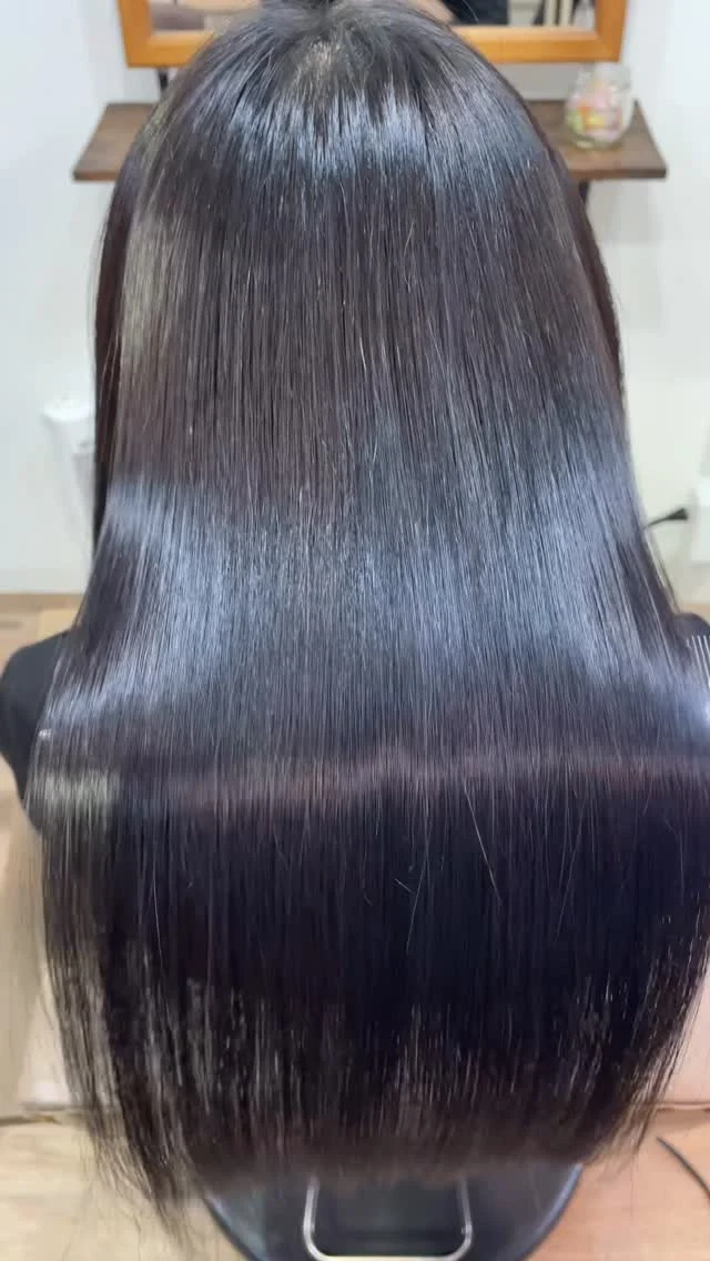 あなたの髪とあなたのライフスタイルに合わせた美髪へ。
綺麗な髪に必ずします。
ただし、1回の施術で100%は難しいです。
髪の履歴などがありますので。
ですが、通って頂くことで必ず綺麗になります。

《高濃度水素トリートメント×TOKIOトリートメント》

簡単に書くと以下のような効果になります。

・髪のクセが伸びまとまりが良くなる（癖が強い場合は伸びない）
・髪の毛にハリコシが出る(細毛、エイジング毛)
・髪がしなやかになる(太毛、硬毛)
・トップがふんわりする
・ツヤが凄い出る
・熱に強い髪になる(コテやアイロンでダメージしづらい)
・ブリーチ毛でも効果を実感できる　　
・回数を重ねれば重ねるほど、仕上がりと持ちが良くなる

※酸熱トリートメントではありません。
※くせ毛がストレートになるわけではありません。

デメリットがほぼないことが最大のポイントです。

通常のトリートメントよりも持ちがよく
１度の施術で実感しやすく
酸熱トリートメントのように臭わなく
酸熱トリートメントのように失敗するとチリチリになったりもなく
カラーとの相性も良い

デメリットは
・時間が少しかかる
・原価が高い

という点のみです。

やればやるほどきれいな髪の毛になります。

~本気のケアで貴女らしさを~
完全マンツーマン×プライベートサロン�Liss 恵比寿
・
・
Liss(リス)は髪を綺麗にしたい女性のためのサロンです。
しっかりと安心してお任せ頂けるよう
マンツーマンでの施術であなたの髪を綺麗に致します。
・
・
Lissはアシスタントは採用せず、スタイリストのみのサロンとなり、担当者が入れ替わることはありません。
・
・
しっかりとお客様一人一人と向き合い、お悩みやご要望を聞かせていただいています。
・
業界最高級の薬剤を使用して、髪へのダメージを大幅に軽減しています。
・
・
ブリーチを使用することは少なく、美髪になるためのサロンとなります。
・
・
ご予約はトップページから可能です。
・
・
【営業時間】
平日・土曜11:00〜21:00
日曜・祝日11:00〜20:00
・
・
【アクセス】
恵比寿駅徒歩3分
HPに画像付きでサロンまでの歩き方があります。