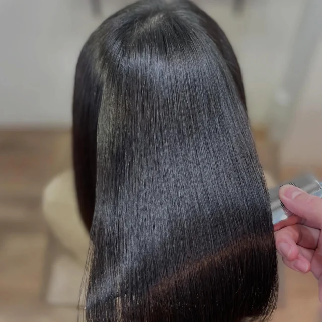 美髪を作ります。
ホワホワしてしまう、ダメージが気になる、クセが気になるなどなど。
そんなお悩みお任せください。
あなたに合った施術内容をご提案致します。
必ず美髪は作れます。

《高濃度水素トリートメント×TOKIOトリートメント》

簡単に書くと以下のような効果になります。

・髪のクセが伸びまとまりが良くなる（癖が強い場合は伸びない）
・髪の毛にハリコシが出る(細毛、エイジング毛)
・髪がしなやかになる(太毛、硬毛)
・トップがふんわりする
・ツヤが凄い出る
・熱に強い髪になる(コテやアイロンでダメージしづらい)
・ブリーチ毛でも効果を実感できる　　
・回数を重ねれば重ねるほど、仕上がりと持ちが良くなる

※酸熱トリートメントではありません。
※くせ毛がストレートになるわけではありません。

デメリットがほぼないことが最大のポイントです。

通常のトリートメントよりも持ちがよく
１度の施術で実感しやすく
酸熱トリートメントのように臭わなく
酸熱トリートメントのように失敗するとチリチリになったりもなく
カラーとの相性も良い

デメリットは
・時間が少しかかる
・原価が高い

という点のみです。

やればやるほどきれいな髪の毛になります。

~本気のケアで貴女らしさを~
完全マンツーマン×プライベートサロン Liss 恵比寿
・
・
Liss(リス)は髪を綺麗にしたい女性のためのサロンです。
しっかりと安心してお任せ頂けるよう
マンツーマンでの施術であなたの髪を綺麗に致します。
・
・
Lissはアシスタントは採用せず、スタイリストのみのサロンとなり、担当者が入れ替わることはありません。
・
・
しっかりとお客様一人一人と向き合い、お悩みやご要望を聞かせていただいています。
・
業界最高級の薬剤を使用して、髪へのダメージを大幅に軽減しています。
・
・
ブリーチを使用することは少なく、美髪になるためのサロンとなります。
・
・
ご予約はトップページから可能です。
・
・
【営業時間】
平日・土曜11:00〜21:00
日曜・祝日11:00〜20:00
・
・
【アクセス】
恵比寿駅徒歩3分
HPに画像付きでサロンまでの歩き方があります。