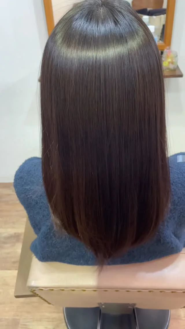 諦めていた髪も、最適な施術をして、時間をかければ綺麗になります。
どうなりたいのか、何ができるのか、でカウンセリングで話し合って決めていきましょう。
全てのお客様に綺麗な髪と笑顔をお届けできるように。

《高濃度水素トリートメント×TOKIOトリートメント》

簡単に書くと以下のような効果になります。

・髪のクセが伸びまとまりが良くなる（癖が強い場合は伸びない）
・髪の毛にハリコシが出る(細毛、エイジング毛)
・髪がしなやかになる(太毛、硬毛)
・トップがふんわりする
・ツヤが凄い出る
・熱に強い髪になる(コテやアイロンでダメージしづらい)
・ブリーチ毛でも効果を実感できる　　
・回数を重ねれば重ねるほど、仕上がりと持ちが良くなる

※酸熱トリートメントではありません。
※くせ毛がストレートになるわけではありません。

デメリットがほぼないことが最大のポイントです。

通常のトリートメントよりも持ちがよく
１度の施術で実感しやすく
酸熱トリートメントのように臭わなく
酸熱トリートメントのように失敗するとチリチリになったりもなく
カラーとの相性も良い

デメリットは
・時間が少しかかる
・原価が高い

という点のみです。

やればやるほどきれいな髪の毛になります。

~本気のケアで貴女らしさを~
完全マンツーマン×プライベートサロン�Liss 恵比寿
・
・
Liss(リス)は髪を綺麗にしたい女性のためのサロンです。
しっかりと安心してお任せ頂けるよう
マンツーマンでの施術であなたの髪を綺麗に致します。
・
・
Lissはアシスタントは採用せず、スタイリストのみのサロンとなり、担当者が入れ替わることはありません。
・
・
しっかりとお客様一人一人と向き合い、お悩みやご要望を聞かせていただいています。
・
業界最高級の薬剤を使用して、髪へのダメージを大幅に軽減しています。
・
・
ブリーチを使用することは少なく、美髪になるためのサロンとなります。
・
・
ご予約はトップページから可能です。
・
・
【営業時間】
平日・土曜11:00〜21:00
日曜・祝日11:00〜20:00
・
・
【アクセス】
恵比寿駅徒歩3分
HPに画像付きでサロンまでの歩き方があります。