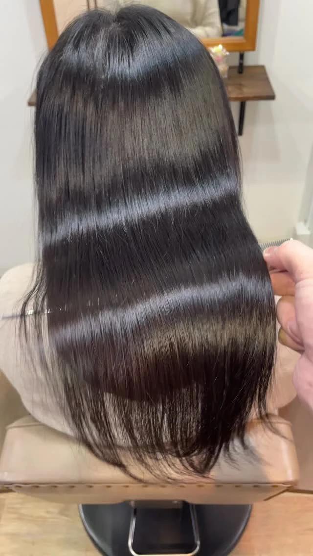 ご来店頂くお客様全員に感動していただけるようがんばります。
満足を超えて感動へ。
しっかりとあなたのお悩みに向き合います。
美髪にしたい方はお待ちしております。

《高濃度水素トリートメント×TOKIOトリートメント》

簡単に書くと以下のような効果になります。

・髪のクセが伸びまとまりが良くなる（癖が強い場合は伸びない）
・髪の毛にハリコシが出る(細毛、エイジング毛)
・髪がしなやかになる(太毛、硬毛)
・トップがふんわりする
・ツヤが凄い出る
・熱に強い髪になる(コテやアイロンでダメージしづらい)
・ブリーチ毛でも効果を実感できる　　
・回数を重ねれば重ねるほど、仕上がりと持ちが良くなる

※酸熱トリートメントではありません。
※くせ毛がストレートになるわけではありません。

デメリットがほぼないことが最大のポイントです。

通常のトリートメントよりも持ちがよく
１度の施術で実感しやすく
酸熱トリートメントのように臭わなく
酸熱トリートメントのように失敗するとチリチリになったりもなく
カラーとの相性も良い

デメリットは
・時間が少しかかる
・原価が高い

という点のみです。

やればやるほどきれいな髪の毛になります。

~本気のケアで貴女らしさを~
完全マンツーマン×プライベートサロン�Liss 恵比寿
・
・
Liss(リス)は髪を綺麗にしたい女性のためのサロンです。
しっかりと安心してお任せ頂けるよう
マンツーマンでの施術であなたの髪を綺麗に致します。
・
・
Lissはアシスタントは採用せず、スタイリストのみのサロンとなり、担当者が入れ替わることはありません。
・
・
しっかりとお客様一人一人と向き合い、お悩みやご要望を聞かせていただいています。
・
業界最高級の薬剤を使用して、髪へのダメージを大幅に軽減しています。
・
・
ブリーチを使用することは少なく、美髪になるためのサロンとなります。
・
・
ご予約はトップページから可能です。
・
・
【営業時間】
平日・土曜11:00〜21:00
日曜・祝日11:00〜20:00
・
・
【アクセス】
恵比寿駅徒歩3分
HPに画像付きでサロンまでの歩き方があります。